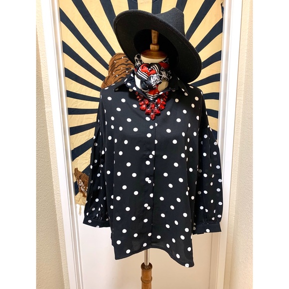 π Stylish polka dot button blouse - Picture 2 of 8